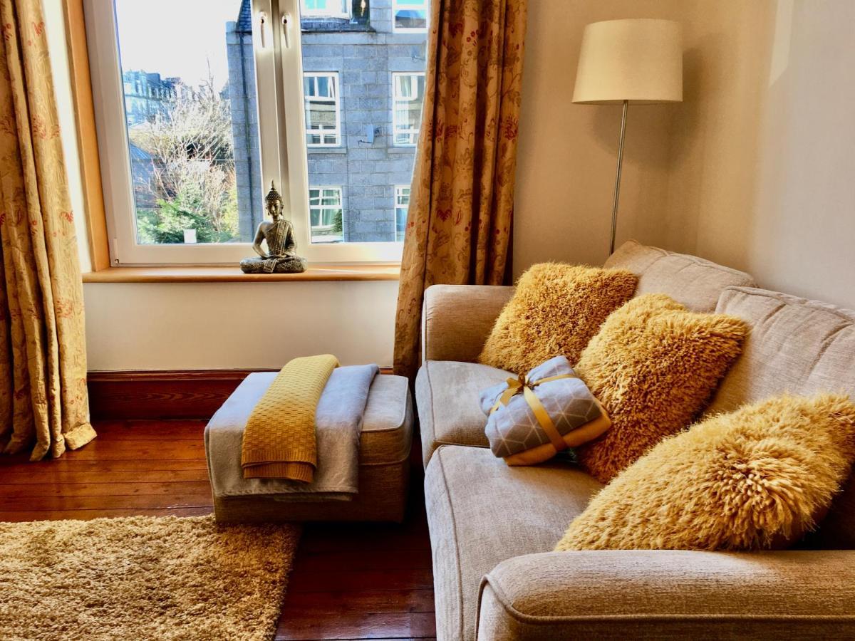 Cosy 2 Bedroom Central Apartment - Free Parking, Free Wifi Aberdeen Exterior photo