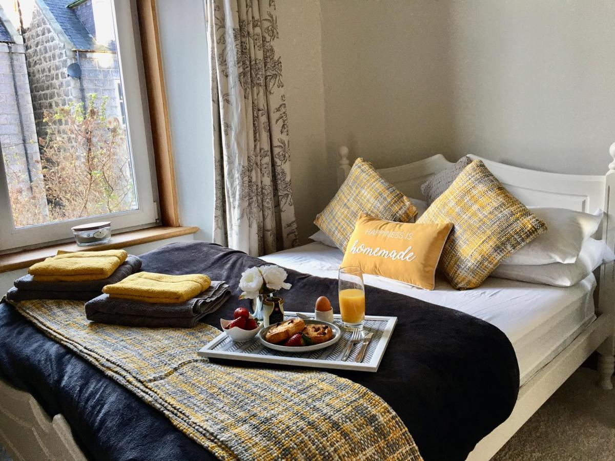 Cosy 2 Bedroom Central Apartment - Free Parking, Free Wifi Aberdeen Exterior photo