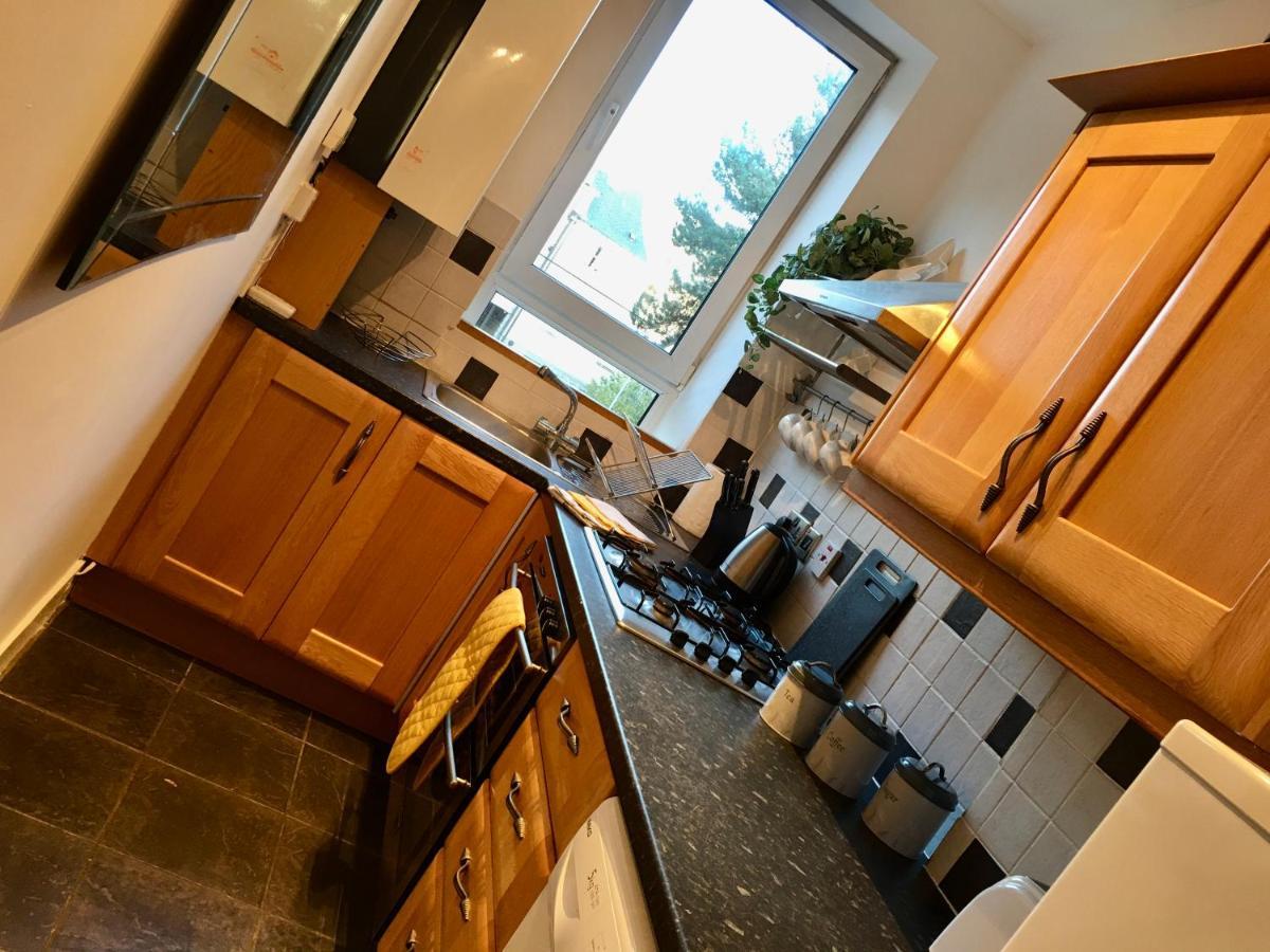 Cosy 2 Bedroom Central Apartment - Free Parking, Free Wifi Aberdeen Exterior photo