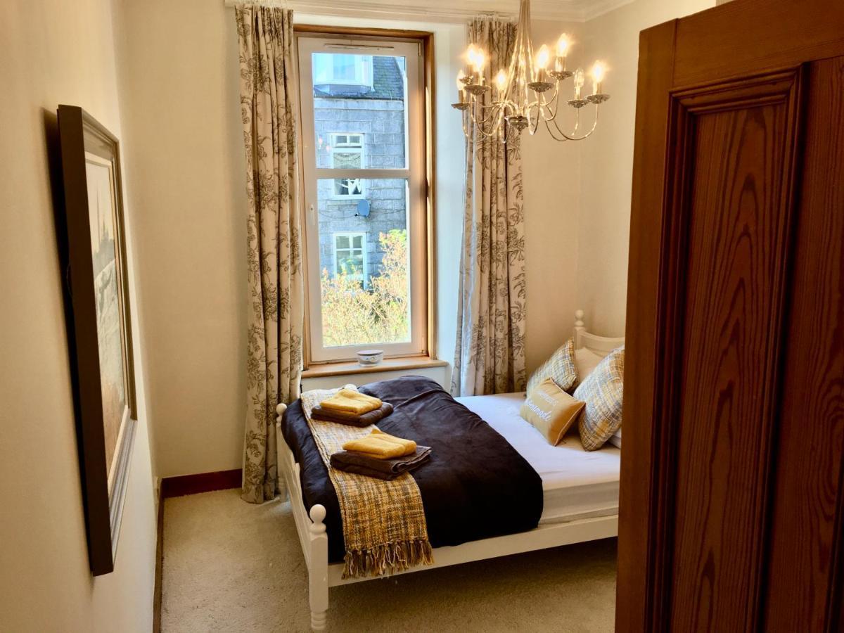 Cosy 2 Bedroom Central Apartment - Free Parking, Free Wifi Aberdeen Exterior photo