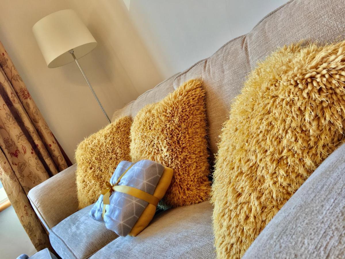 Cosy 2 Bedroom Central Apartment - Free Parking, Free Wifi Aberdeen Exterior photo