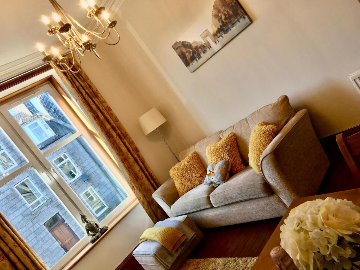 Cosy 2 Bedroom Central Apartment - Free Parking, Free Wifi Aberdeen Exterior photo