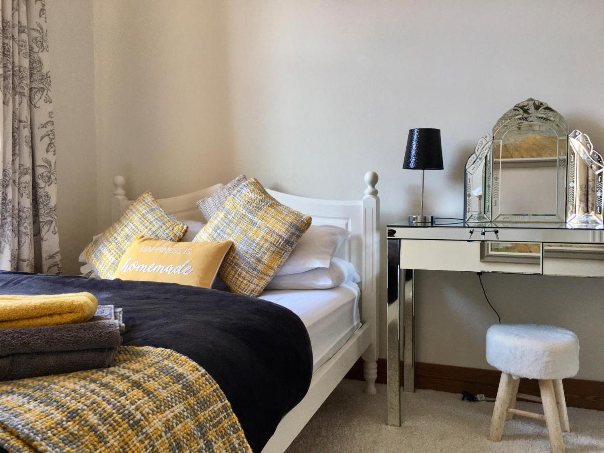 Cosy 2 Bedroom Central Apartment - Free Parking, Free Wifi Aberdeen Exterior photo